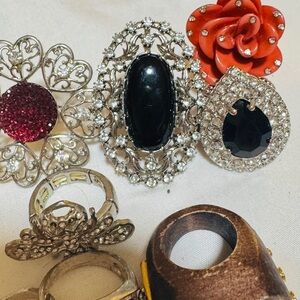 Elegant Black and Silver Women's Ring